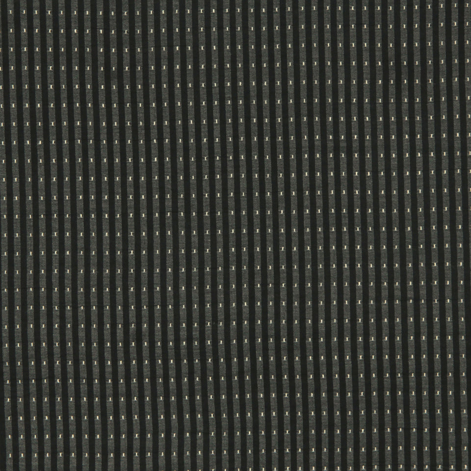 FRONT ROW | BLACK